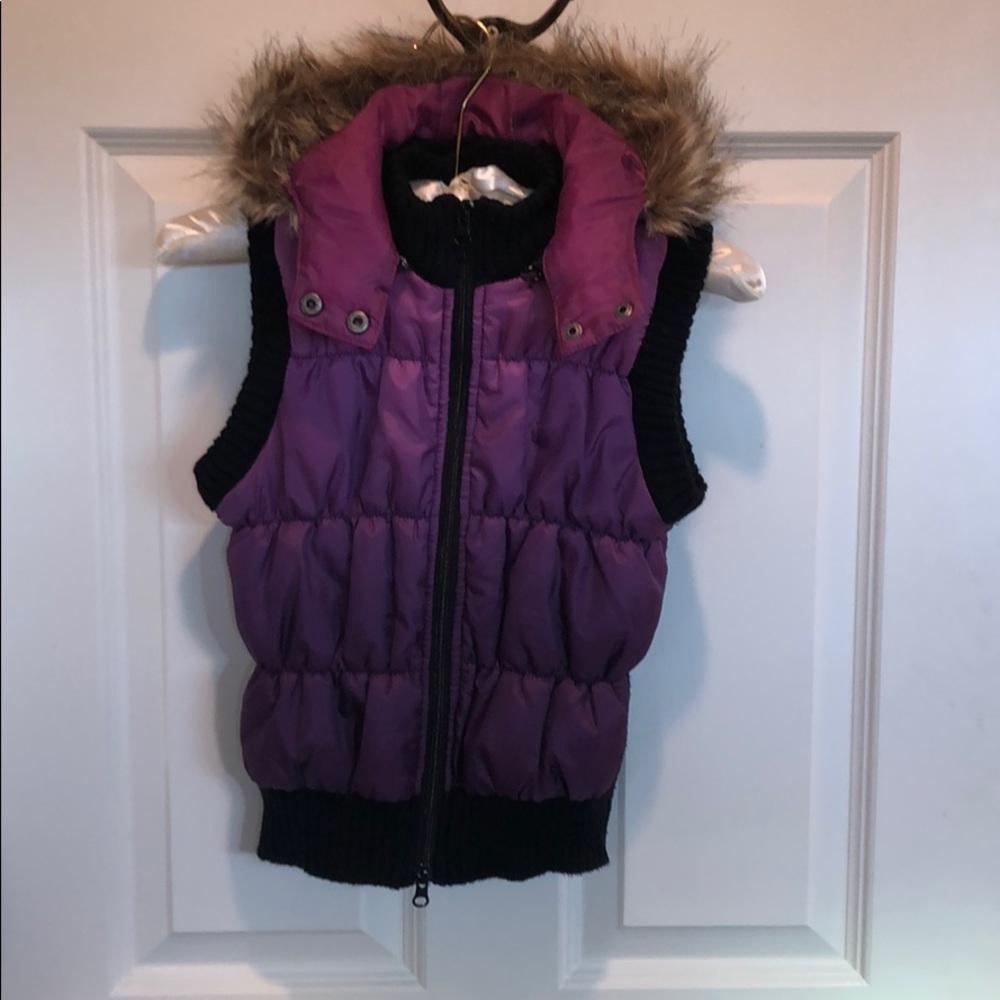 Puffer vest with hood
